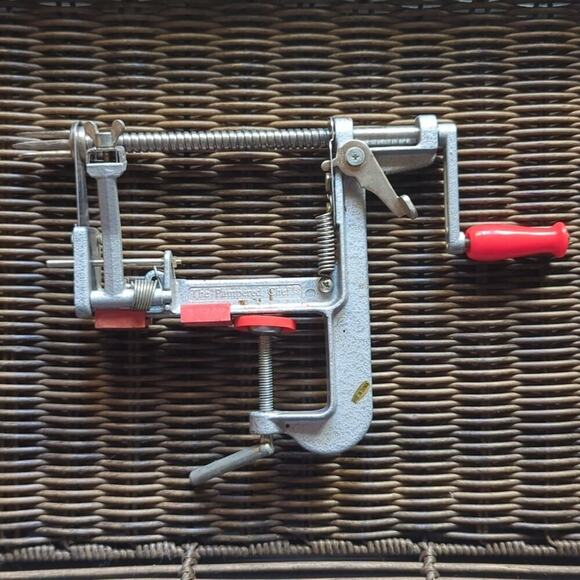 Vintage The Pampered Chef Apple Peeler Corer Slicer - Picture 3 of 4